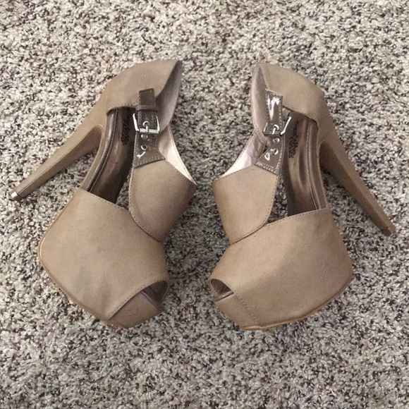 Nude pleather platform heels - Picture 6 of 7